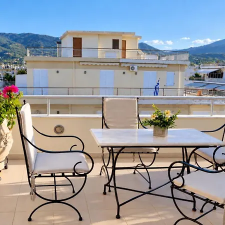 Nini's Maison - Terrace Living Above * קלמאטה