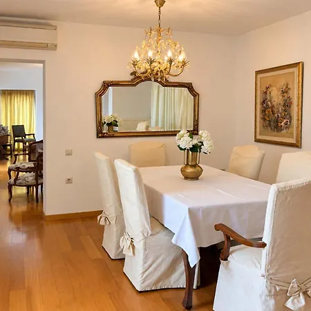 דירה Nini's Maison - Terrace Living Above