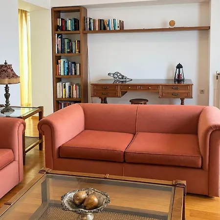 Nini's Maison - Terrace Living Above *