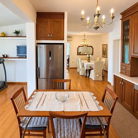 דירה Nini's Maison - Terrace Living Above