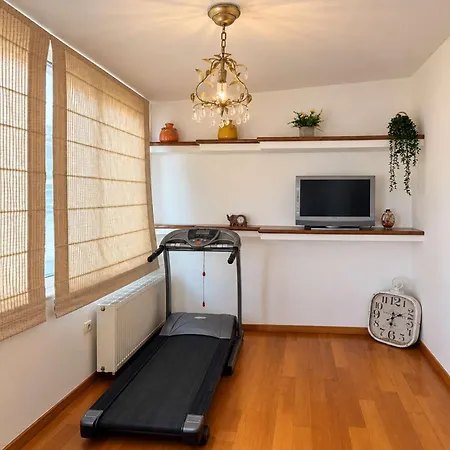 דירה Nini's Maison - Terrace Living Above *