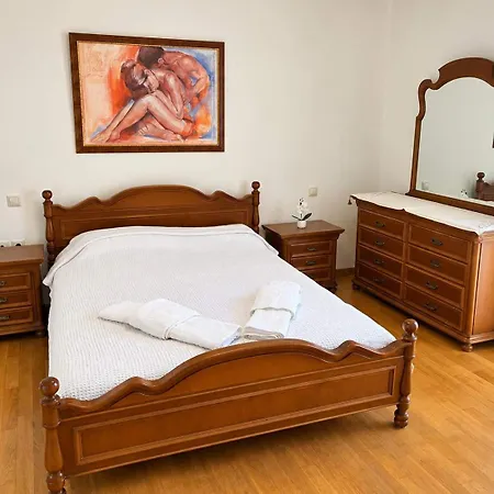 דירה Nini's Maison - Terrace Living Above קלמאטה