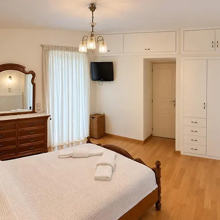 דירה Nini's Maison - Terrace Living Above קלמאטה
