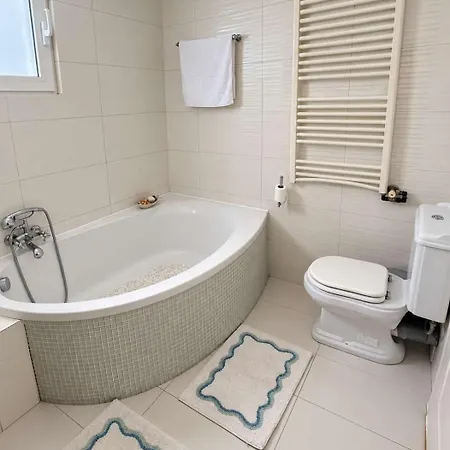 Nini's Maison - Terrace Living Above דירה קלמאטה